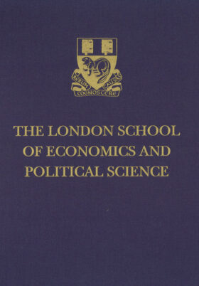 1961: Σπουδάζει οικονομικά στο Λονδίνο, στο London School of Economics (LSE).